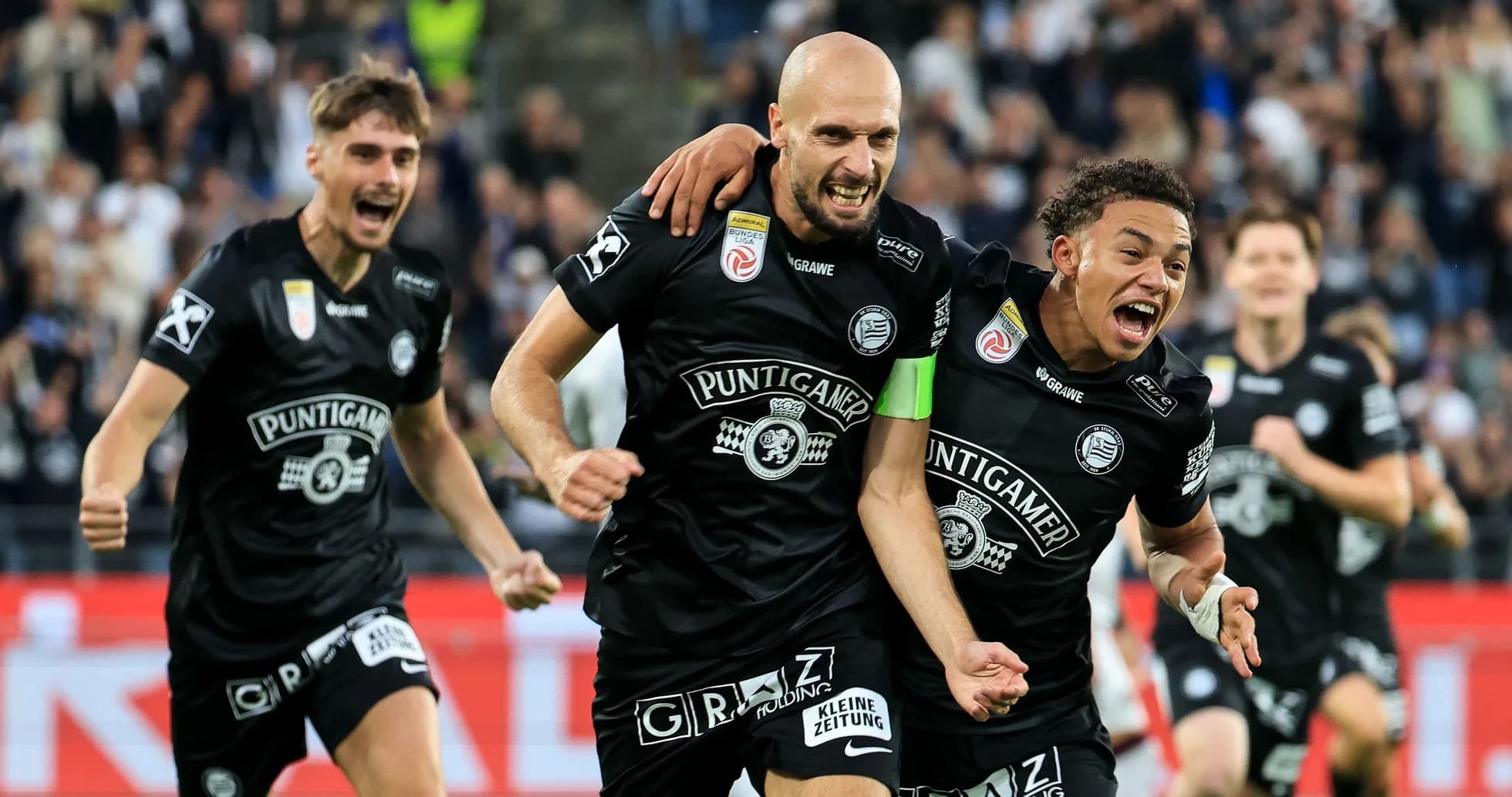 Jugadores de Sturm Graz celebrando un gol