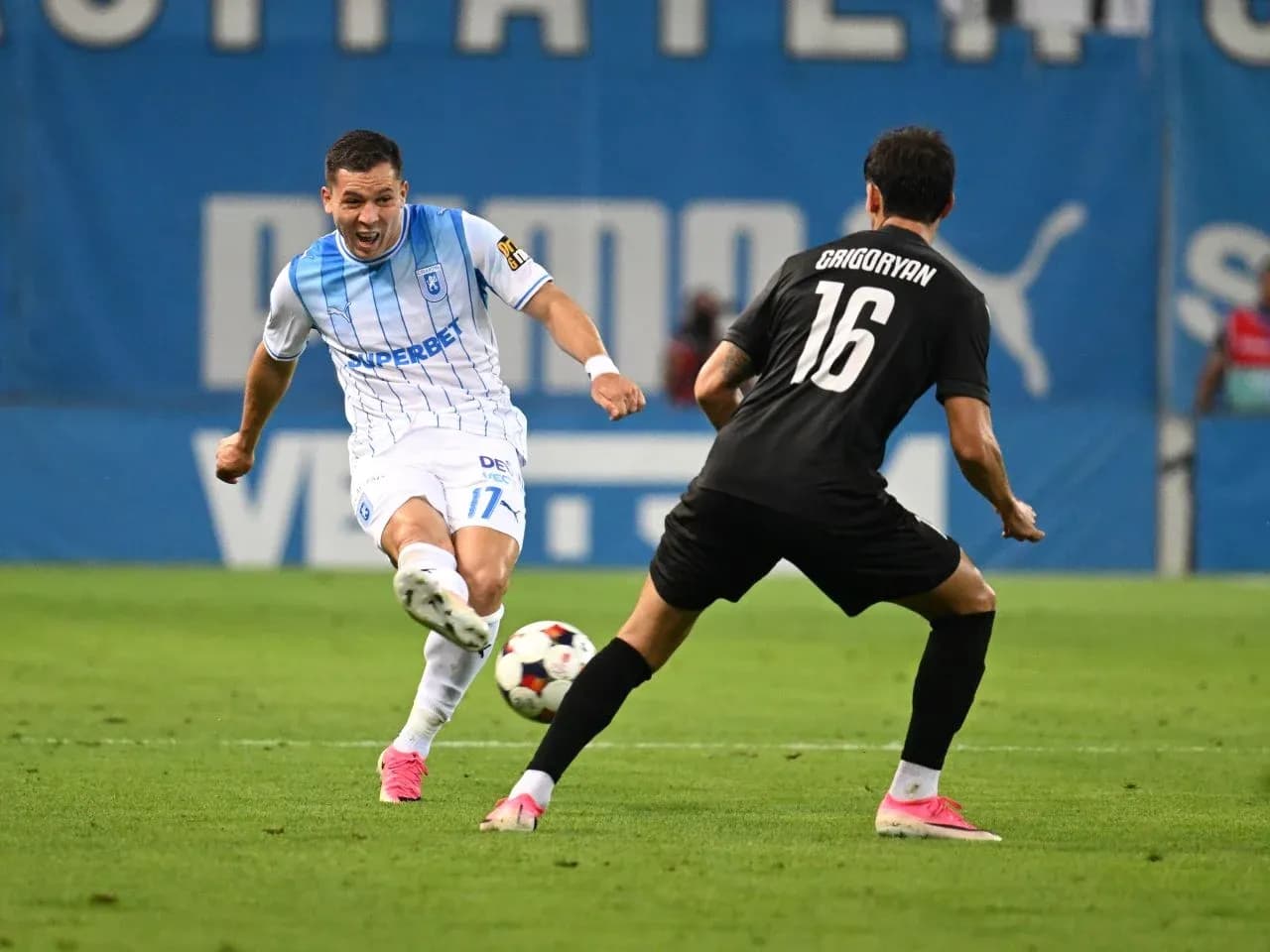 Jugador en acción durante el partido de fútbol