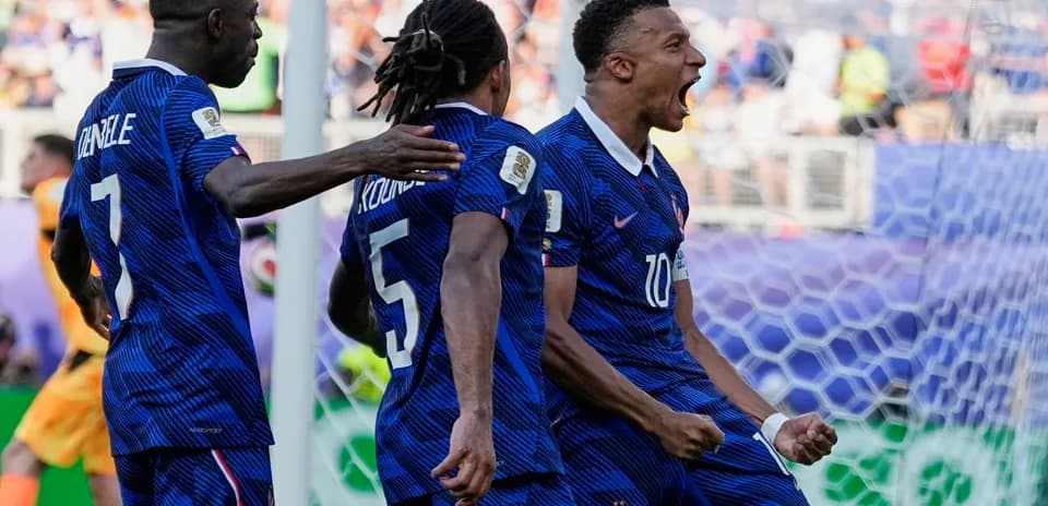 Jugadores de Francia celebrando un gol