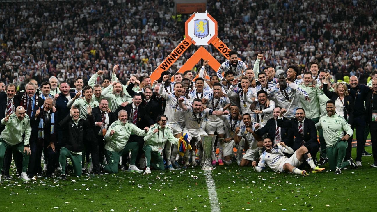 Equipo de Aston Villa celebrando su victoria en 2023