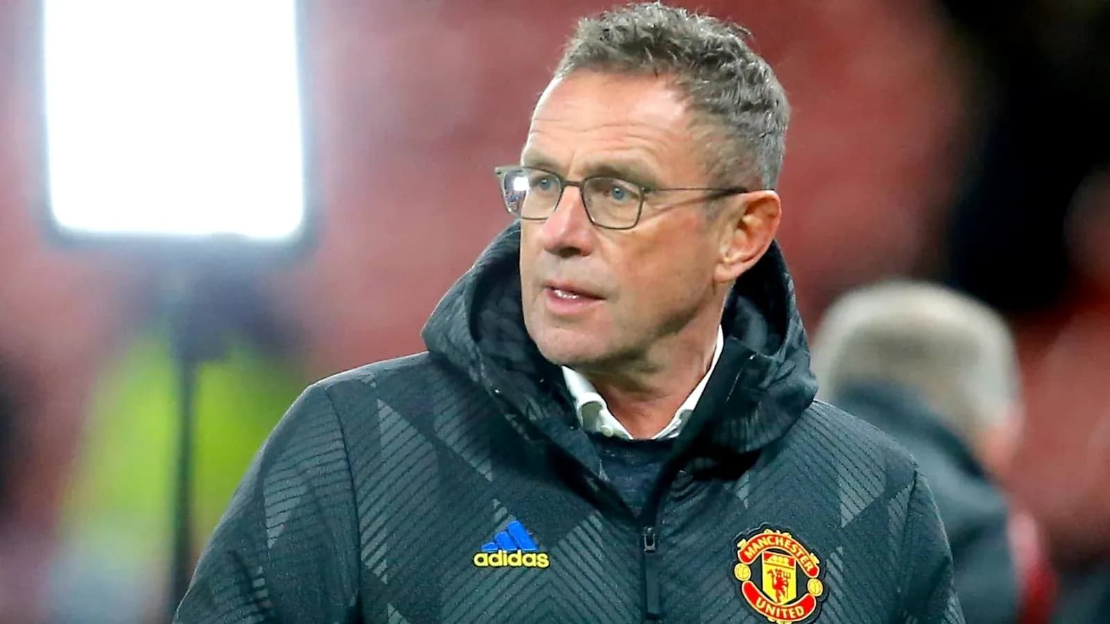 Entrenador de Manchester United en el campo