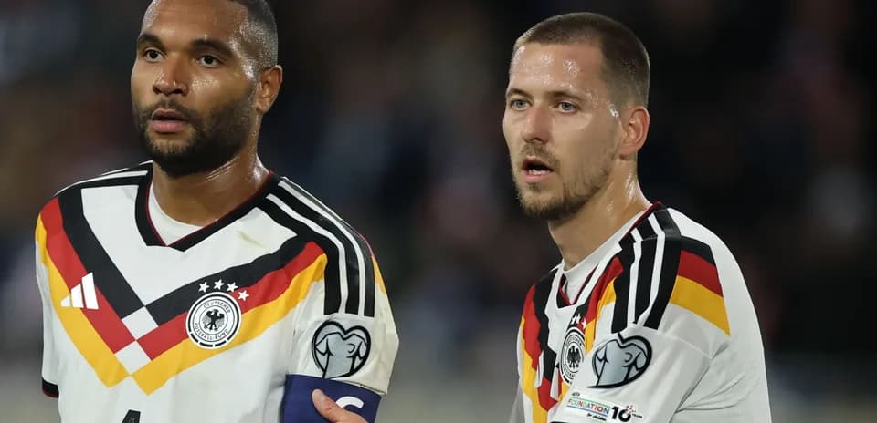 Dos jugadores de Alemania en el campo de juego