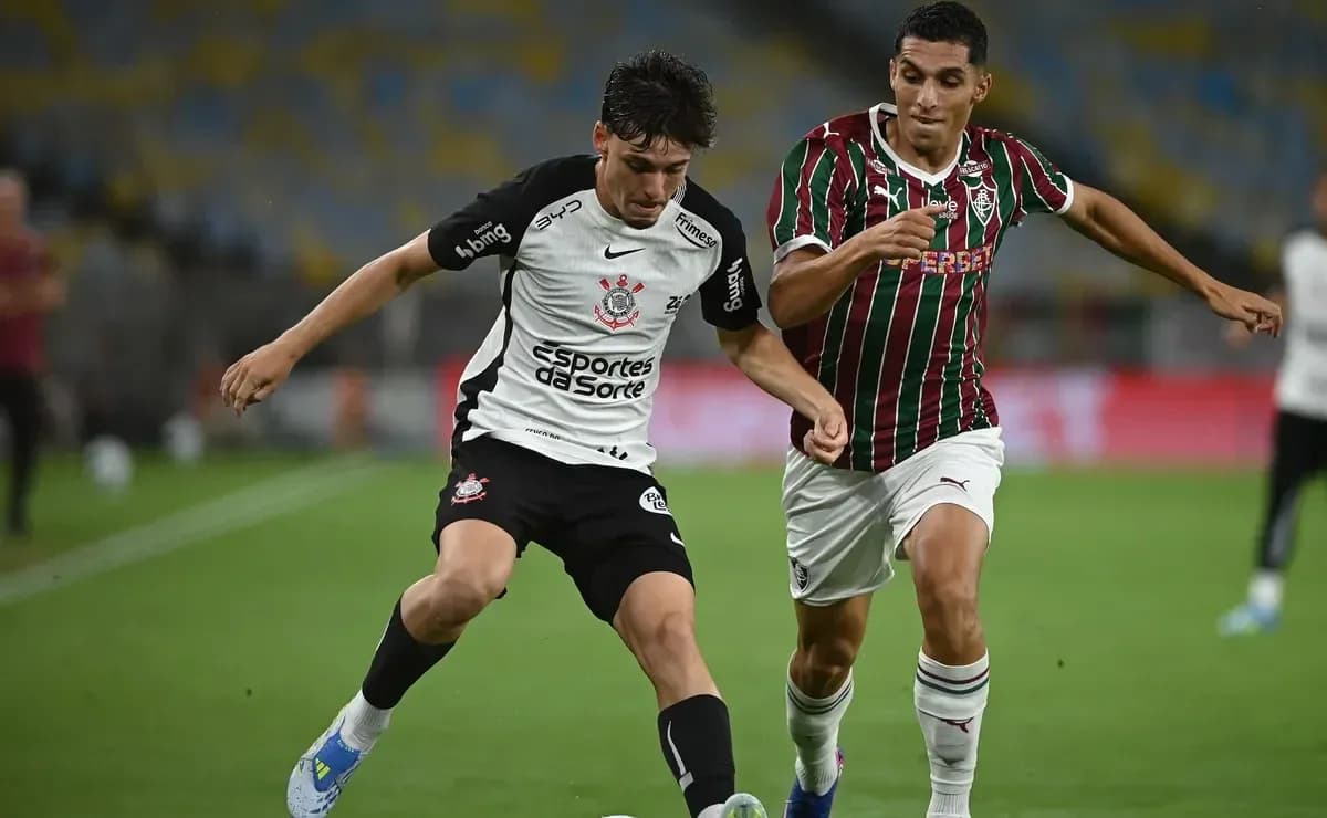 Jugador de Corinthians en acción contra Fluminense