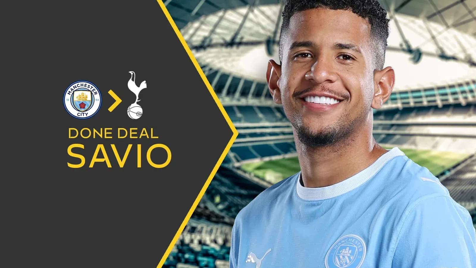 Savio posando en camiseta de Manchester City