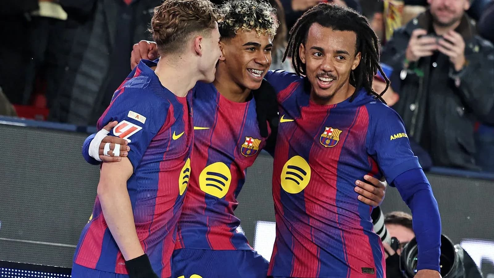 Jugadores del FC Barcelona celebrando un gol