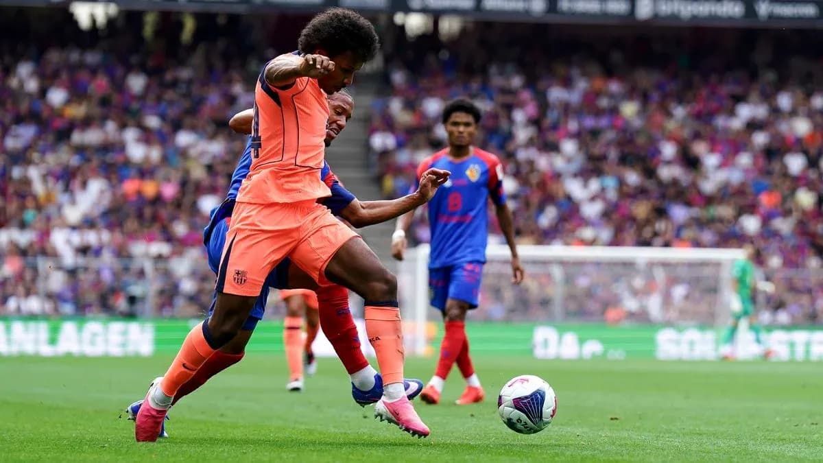 Jugador del Barcelona en acción durante partido de fútbol