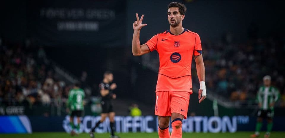 Jugador del Barcelona señalando durante el partido