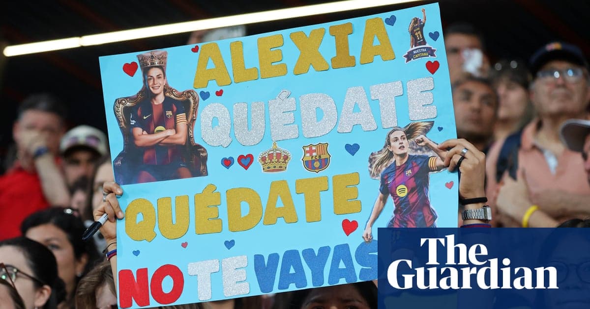 Aficionados sosteniendo cartel de apoyo a Alexia