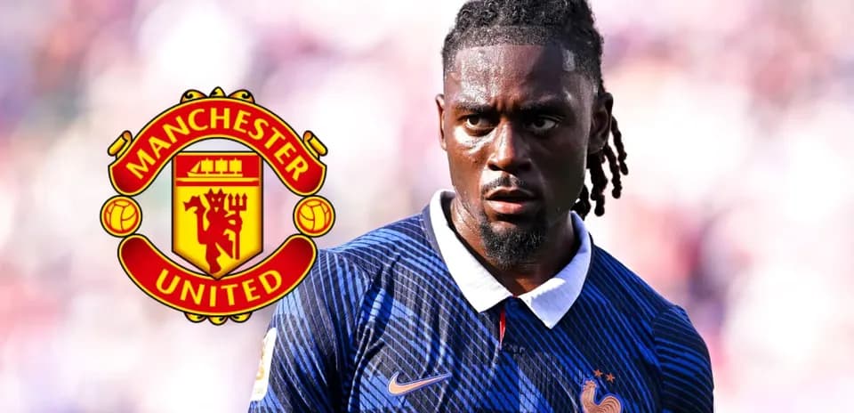Jugador de Francia con camiseta de Manchester United