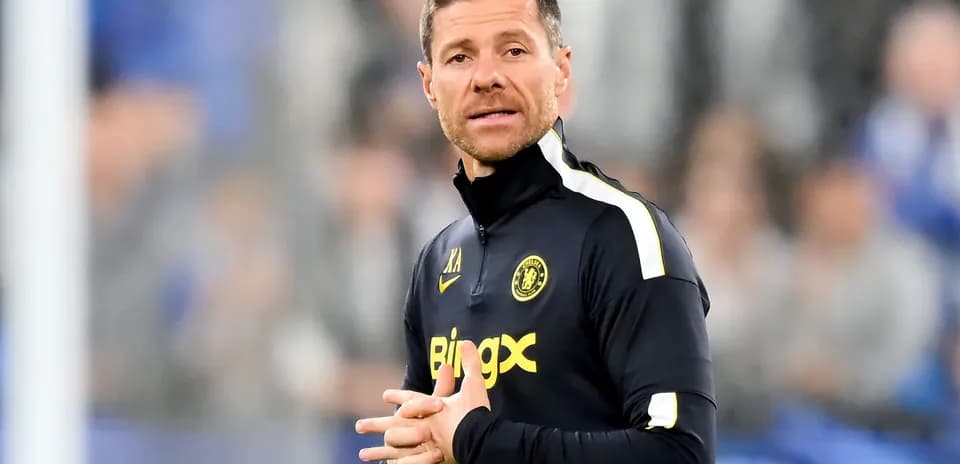 Entrenador de Chelsea en el campo durante partido