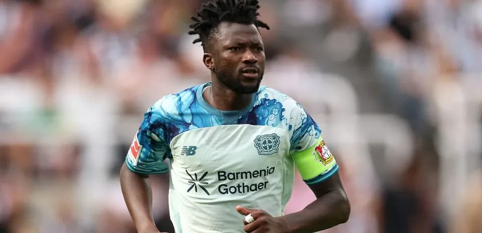 Jugador de Bayer 04 Leverkusen en acción durante el partido