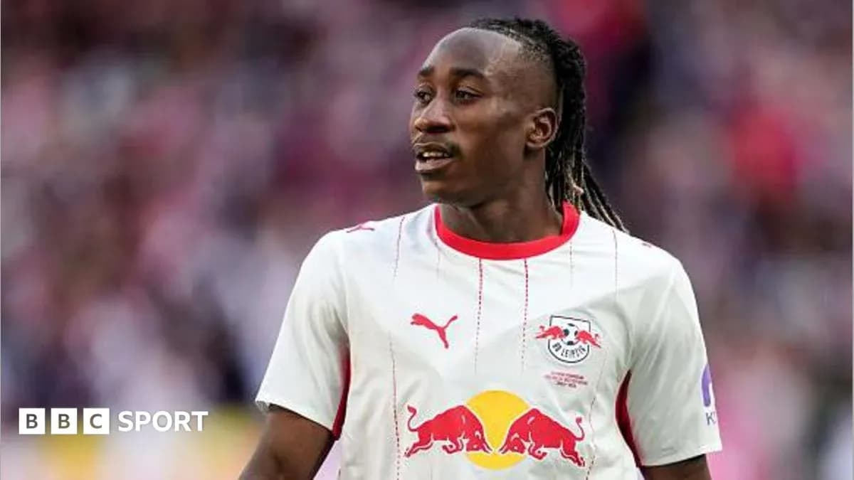 Jugador de RB Leipzig en el campo durante partido