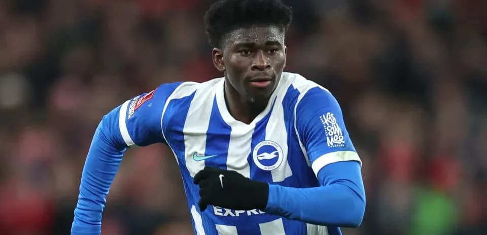 Jugador de Brighton corriendo en el campo