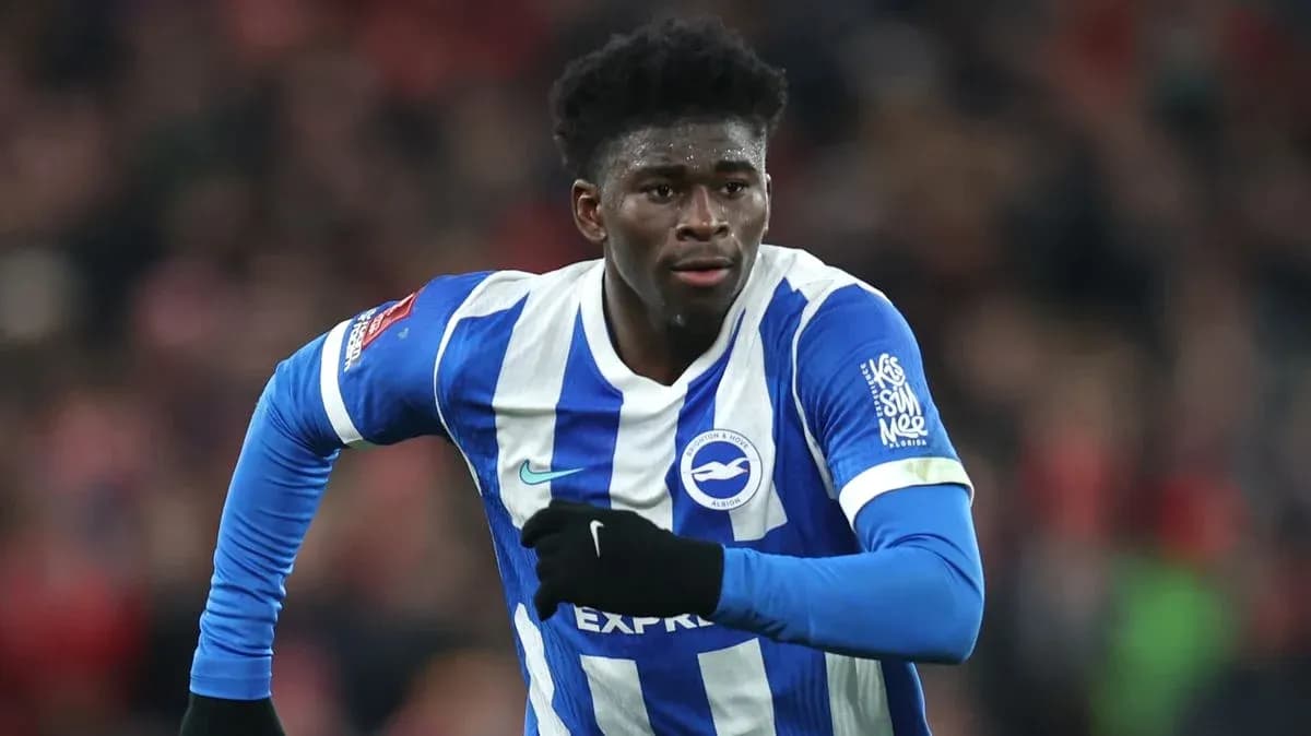 Jugador de Brighton corriendo en el campo