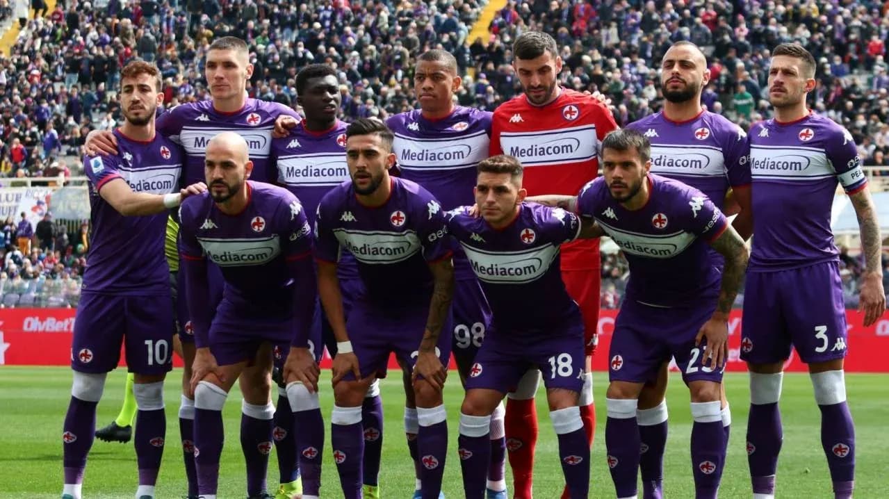 Jugadores de Fiorentina posando para la foto