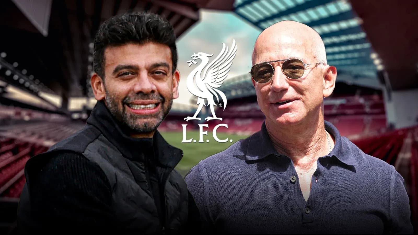 Dos hombres sonriendo en estadio de Liverpool
