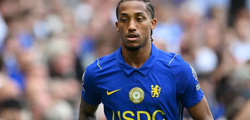Jugador de Chelsea en el campo durante un partido