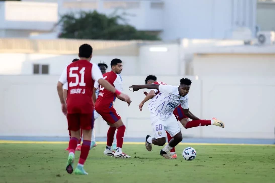 Jugador de Al Ain U23 driblando a oponente