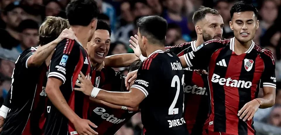 Jugadores de River Plate celebrando un gol