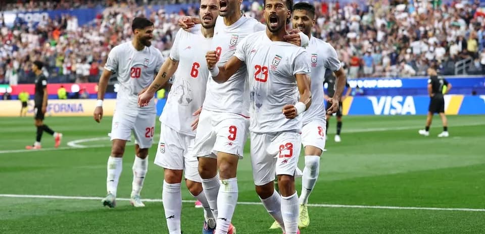 Jugadores de Irán celebrando un gol