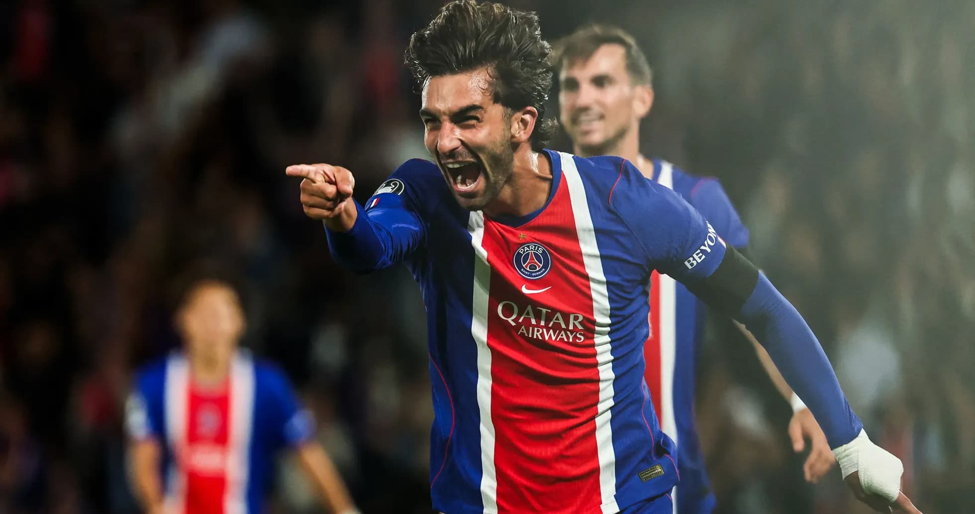 Jugador de PSG celebrando un gol en el partido