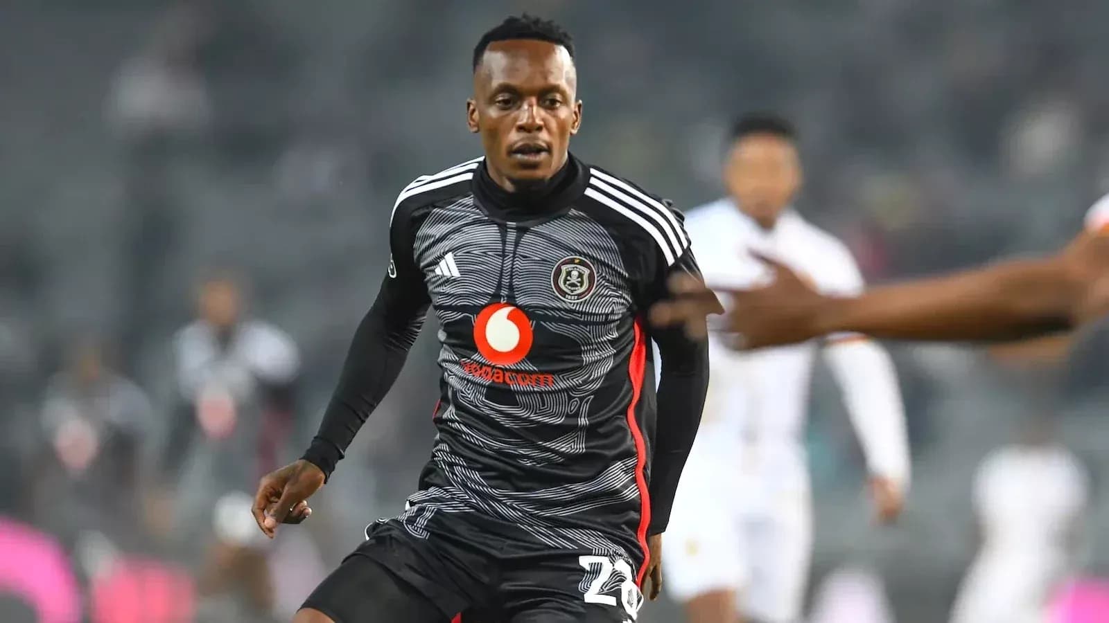 Jugador de Orlando Pirates corriendo durante el partido