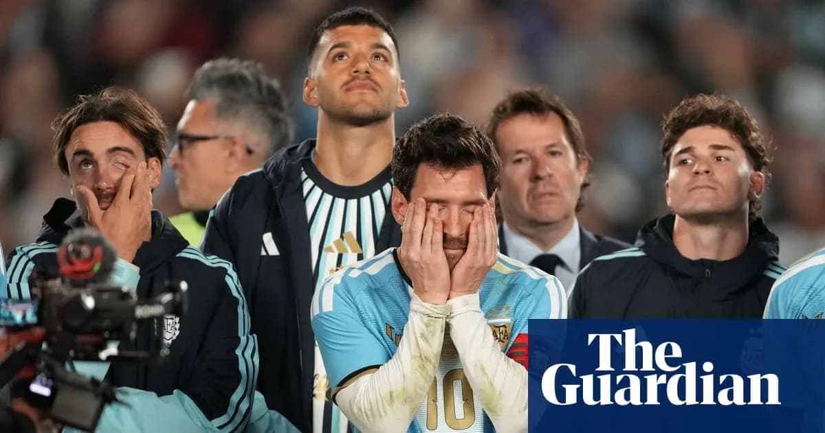Jugadores de Argentina en el banquillo durante el partido