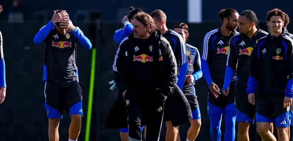 Jugadores de Leeds United en sesión de entrenamiento
