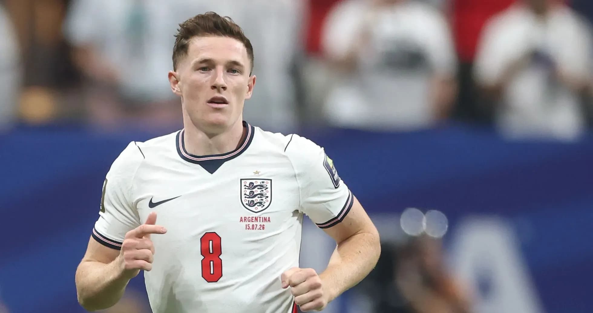 Jugador de Inglaterra corriendo durante el partido