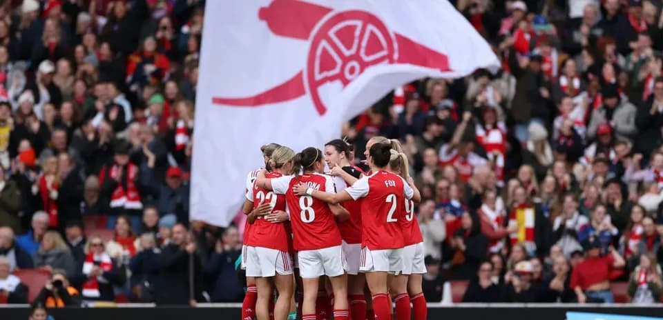 Jugadoras del Arsenal celebrando en el estadio