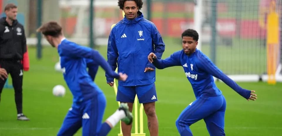 Jugadores entrenando en el campo de entrenamiento
