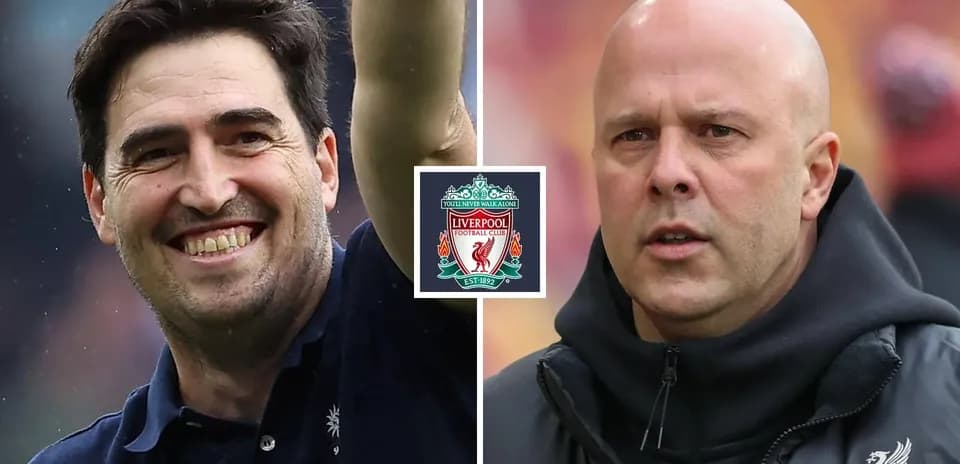 Entrenadores de fútbol con logo de Liverpool entre ellos