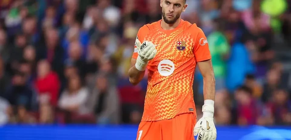 Portero del FC Barcelona en el campo durante el partido