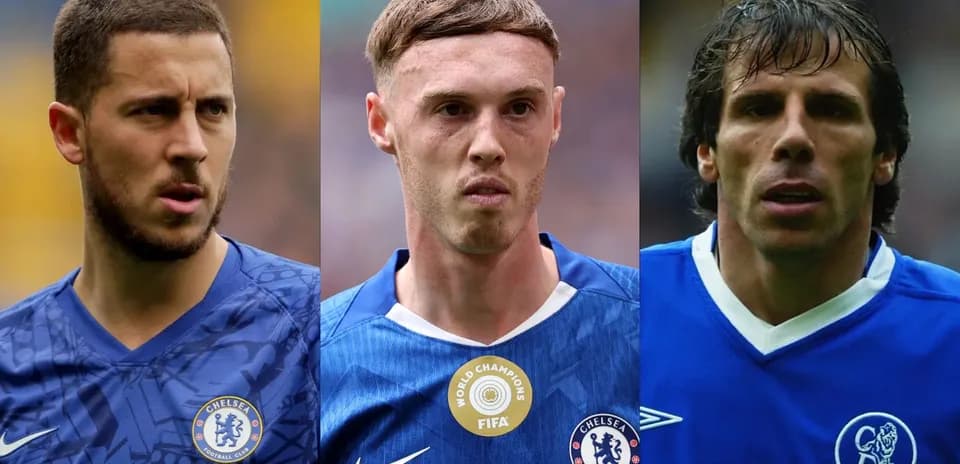 Tres jugadores de Chelsea en uniformes azules