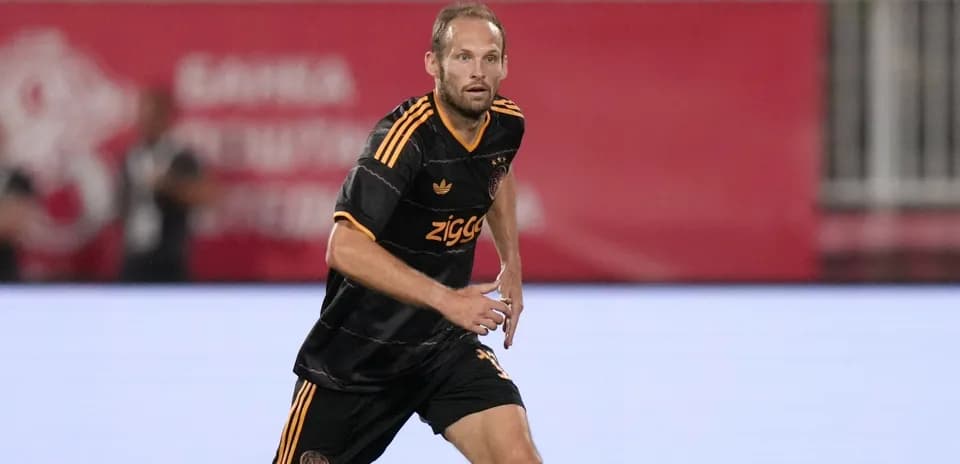 Jugador de Ajax corriendo durante un partido