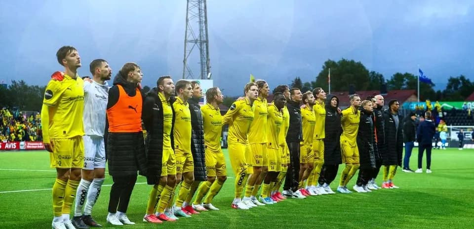 Equipo de Bodo/Glimt alineado antes del partido