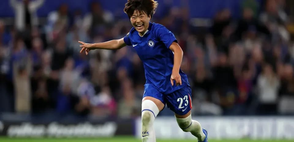 Jugadora de Chelsea celebrando un gol en el partido