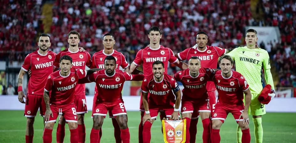 Equipo de CSKA Sofia posando para la foto