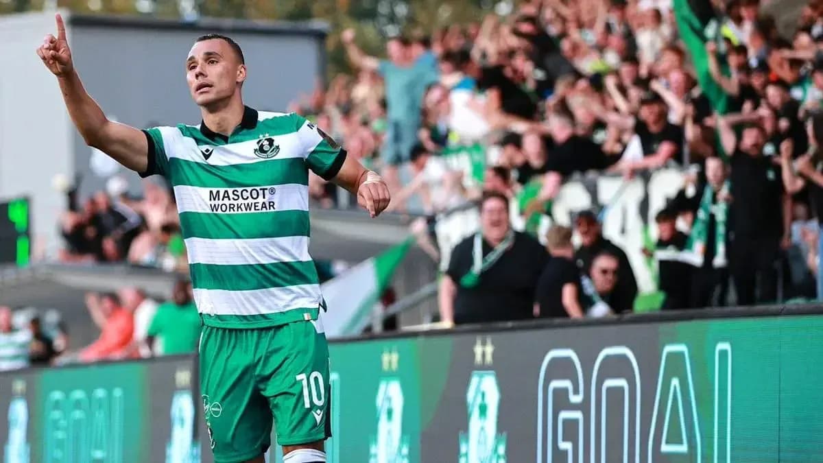 Jugador de Shamrock Rovers celebrando un gol