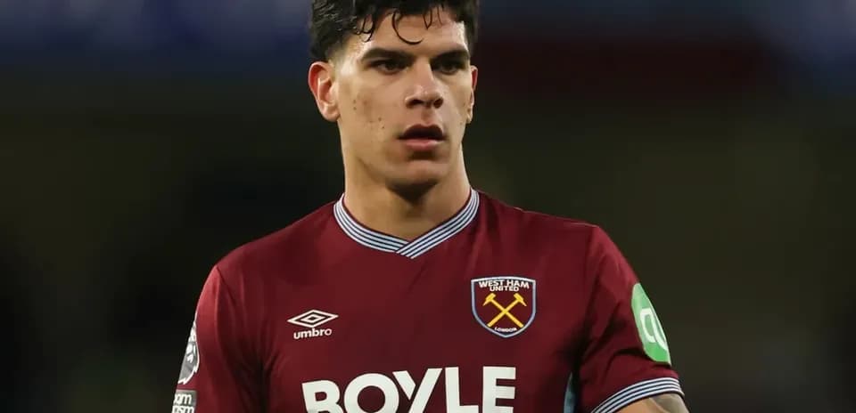Jugador de West Ham en partido de fútbol