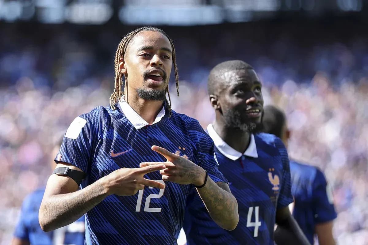 Jugadores de Francia celebrando en el campo de juego
