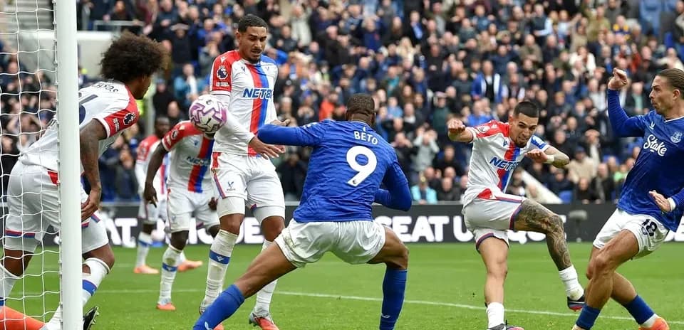 Acción en el partido Crystal Palace vs Everton