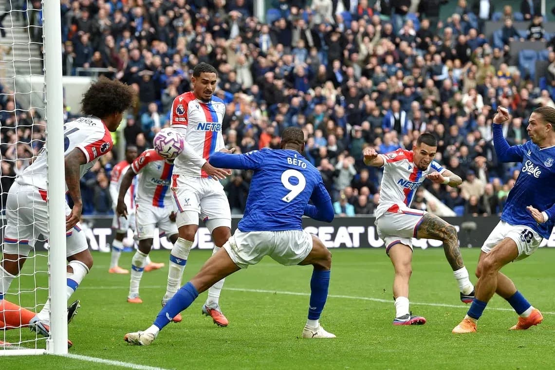 Acción en el partido Crystal Palace vs Everton
