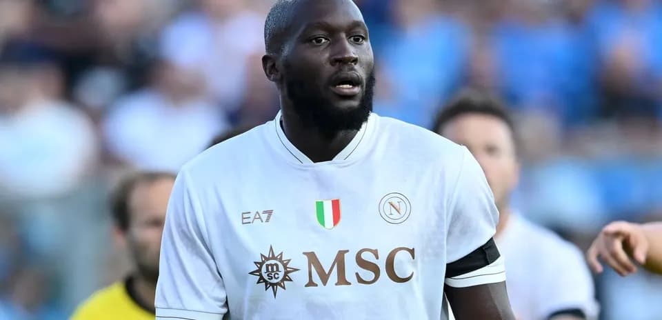 Jugador de Napoli en acción durante el partido