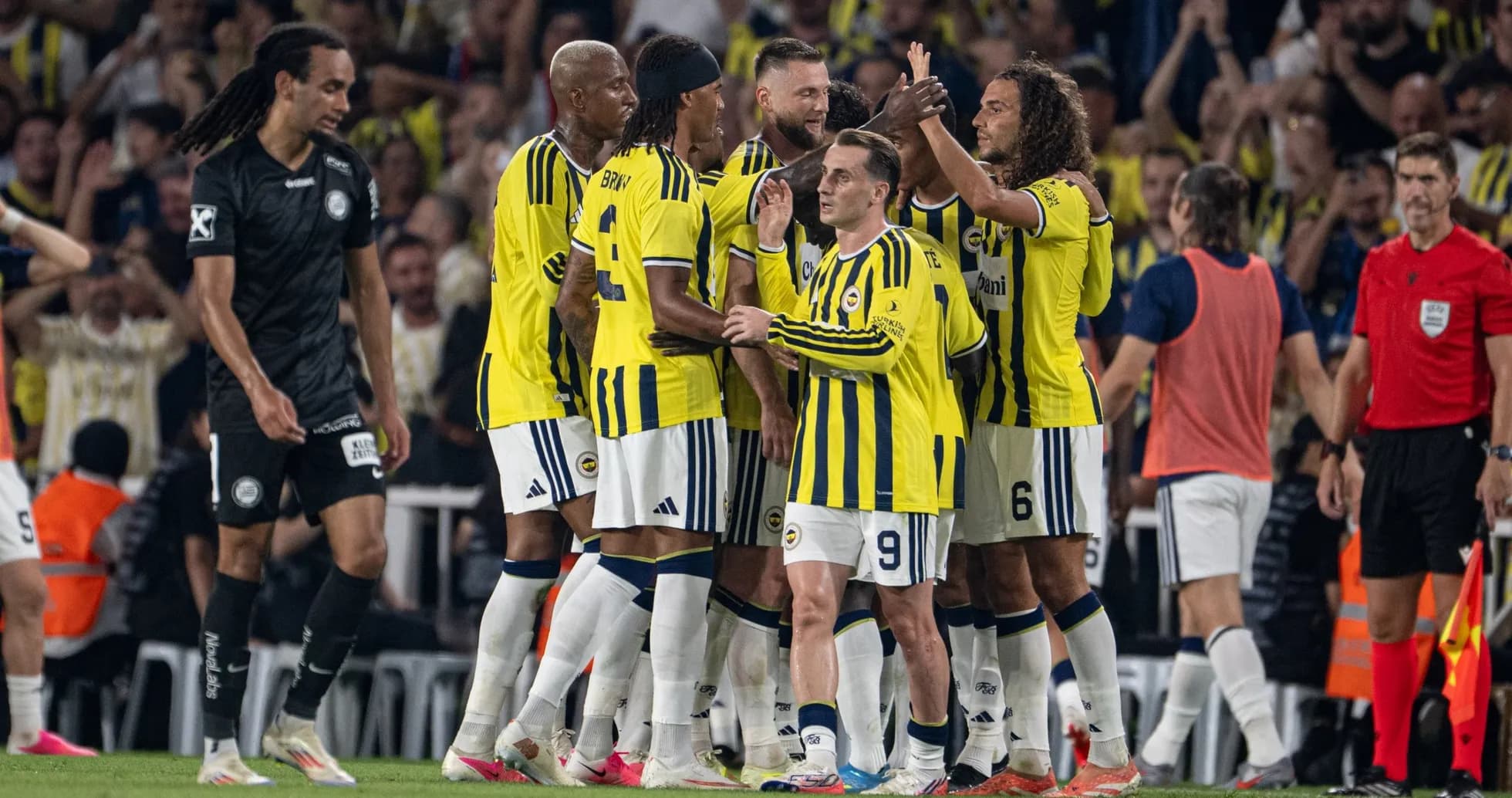 Celebración del equipo Fenerbahçe en el partido