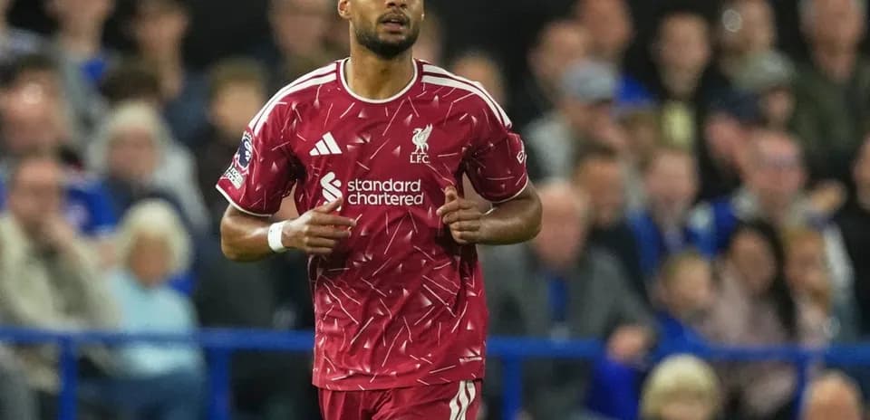 Jugador de Liverpool en acción durante un partido