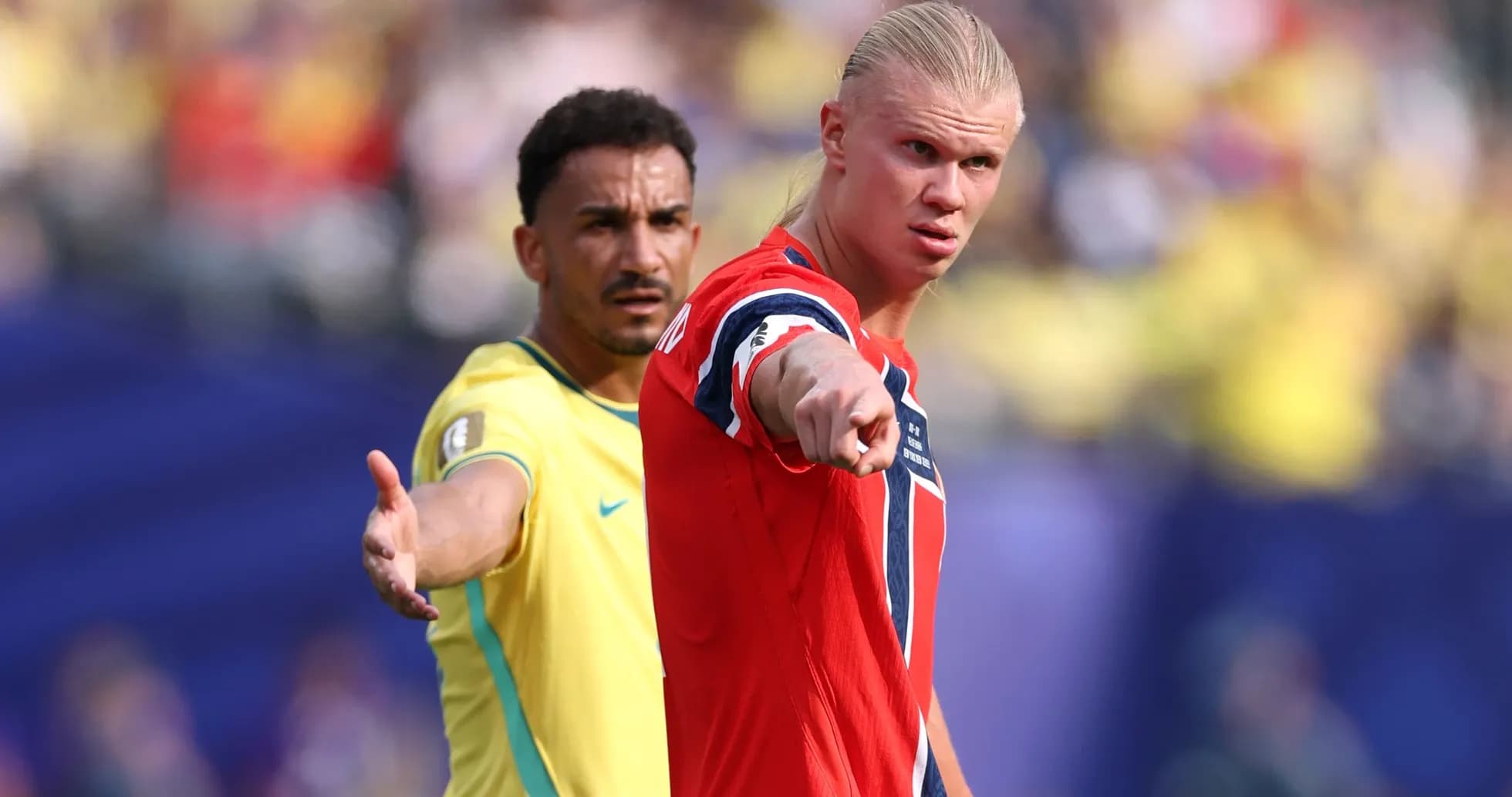 Jugadores de Noruega y Brasil en un partido