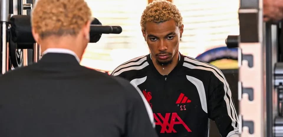 Jugador de Liverpool entrenando en gimnasio