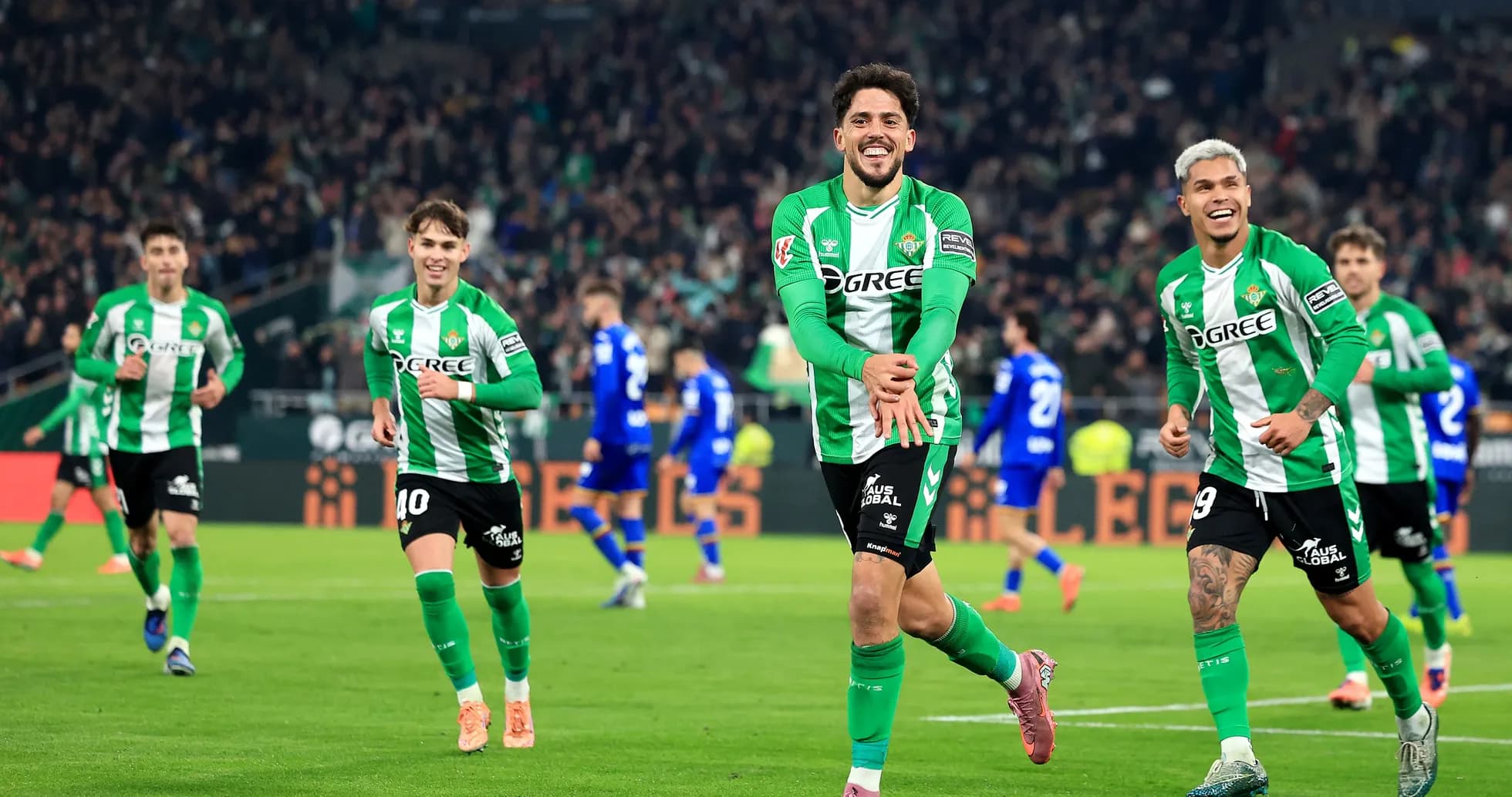 Jugadores de Real Betis celebrando un gol