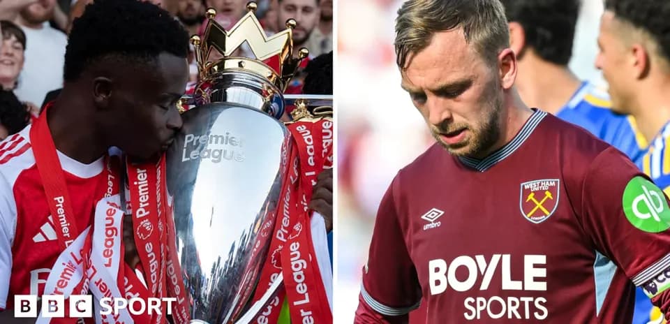 Jugador celebra con el trofeo de la Premier League